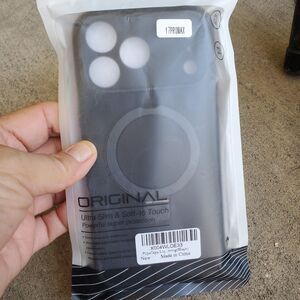 17 Pro Max Black Case
